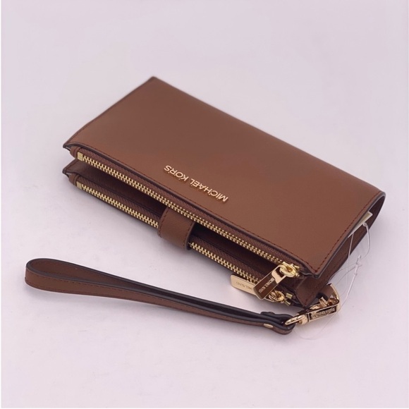 Michael Kors
DoubleZip Wallet Wristlet Luggage - Picture 3 of 10